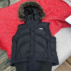 North Face down vest small removable fur color